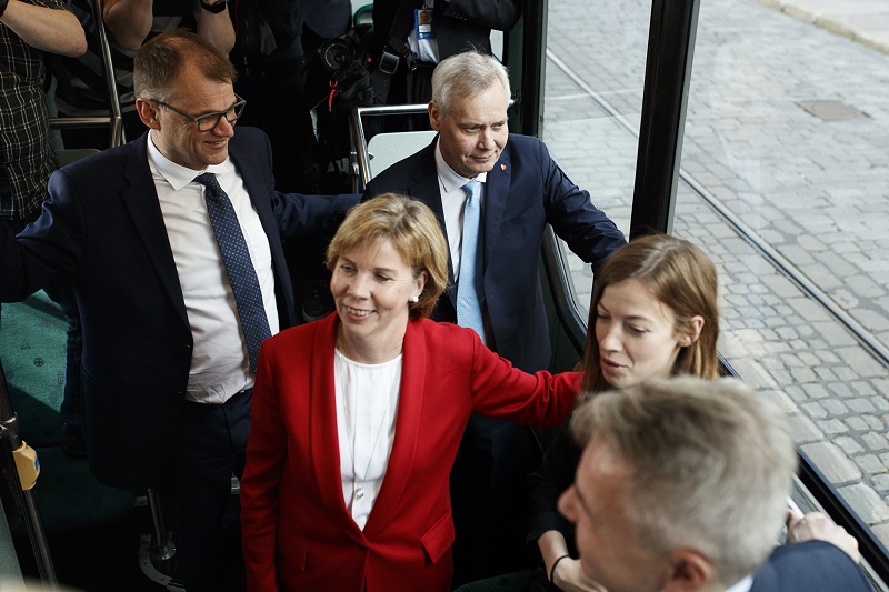 Hallituspuolueiden puheenjohtajat Juha Sipilä, Anna-Maja Henriksson, Antti rinne, Li Andersson ja Pekka Haavisto.