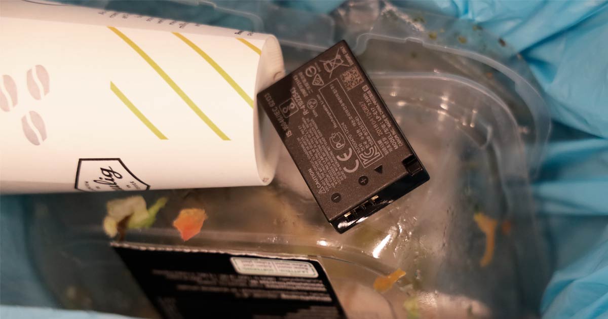 Akku lajiteltu väärin roskikseen