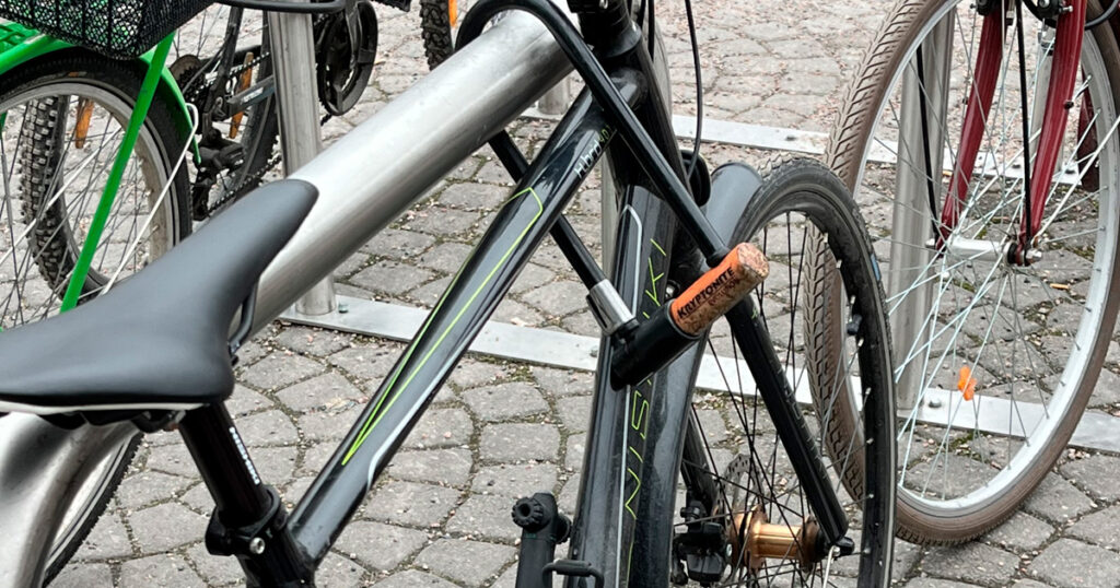 lukittu polkupyörä
