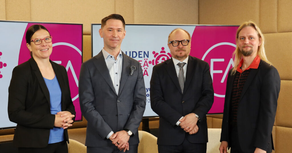 Ryhmäkuva webinaarin panelisteista.