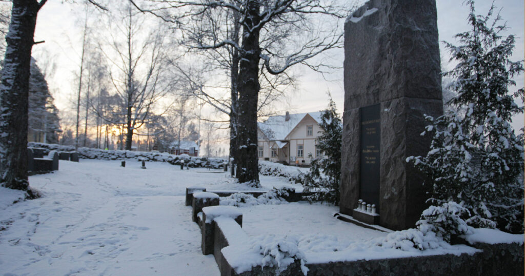 P.E. Svinhufvudin hauta luumäellä