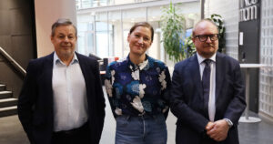 Panelistien ryhmäkuva