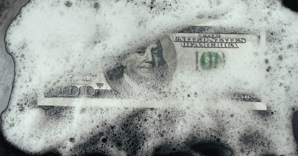 100 dollarin seteli vaahdossa