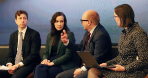 Kuvituskuva panelisteista.