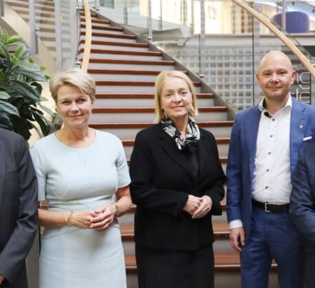 Ryhmäkuva webinaaripuhujista