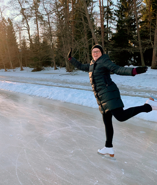 Suvi Peussa luistelee