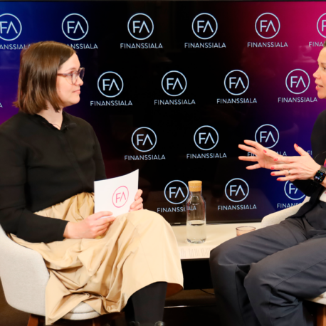 Pauliina Kaaresvirta-Huhta haastattelee Ani Sireniä