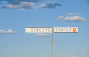 Kyltti Suomen ja Ruotsin rajalla