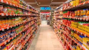 Päivittäistavarakaupan hyllykäytävä