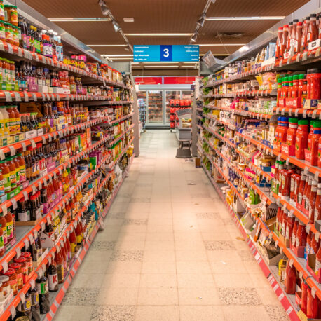 Päivittäistavarakaupan käytävä